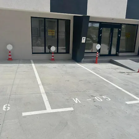 Neven Whit Free Parking 1 Br Apartman